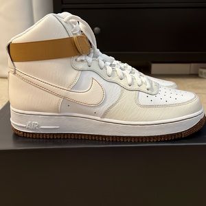 Nike Air Force 1 High '07 LV8 EMB